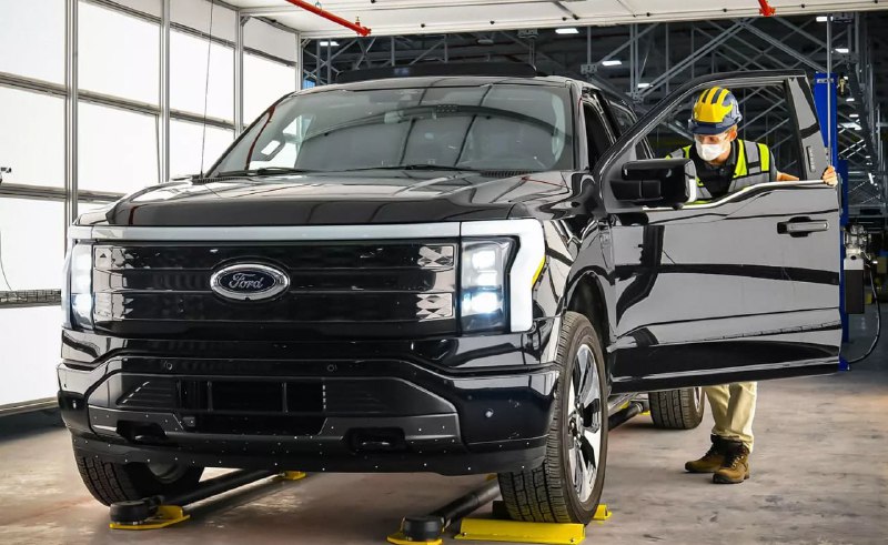 Ford F-150 Lightning восстановил лидерство среди электропикапов в США