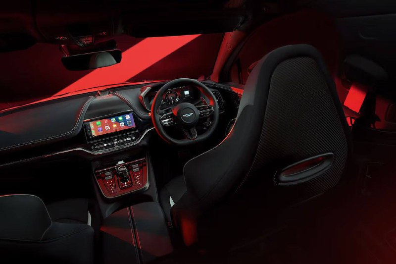 Обновлённый Aston Martin DBX S с гиперкаровым мотором и повышенной мощностью