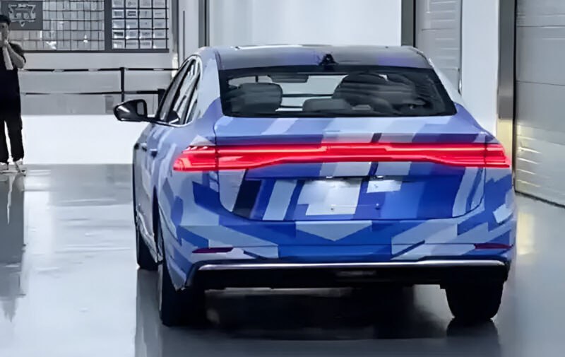Geely анонсирует новый гибридный седан с дальностью более 2100 км