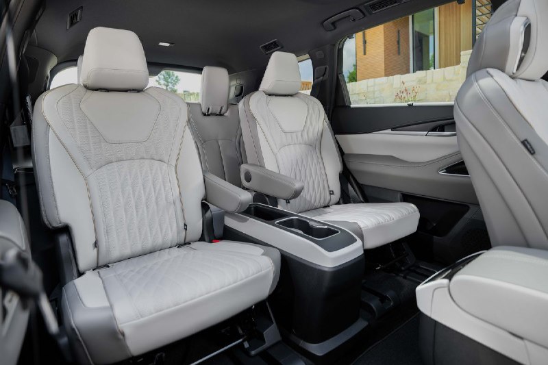 Обновленный Infiniti QX60: новый дизайн и расширенные возможности