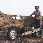 История выживания: как сломанный автомобиль превратился в мотоцикл в пустыне