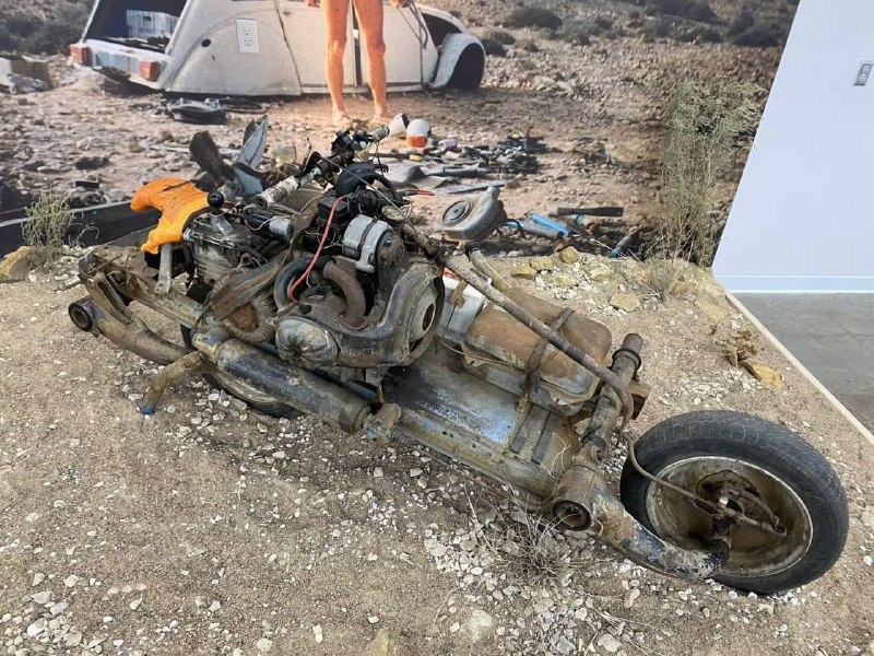 История выживания: как сломанный автомобиль превратился в мотоцикл в пустыне