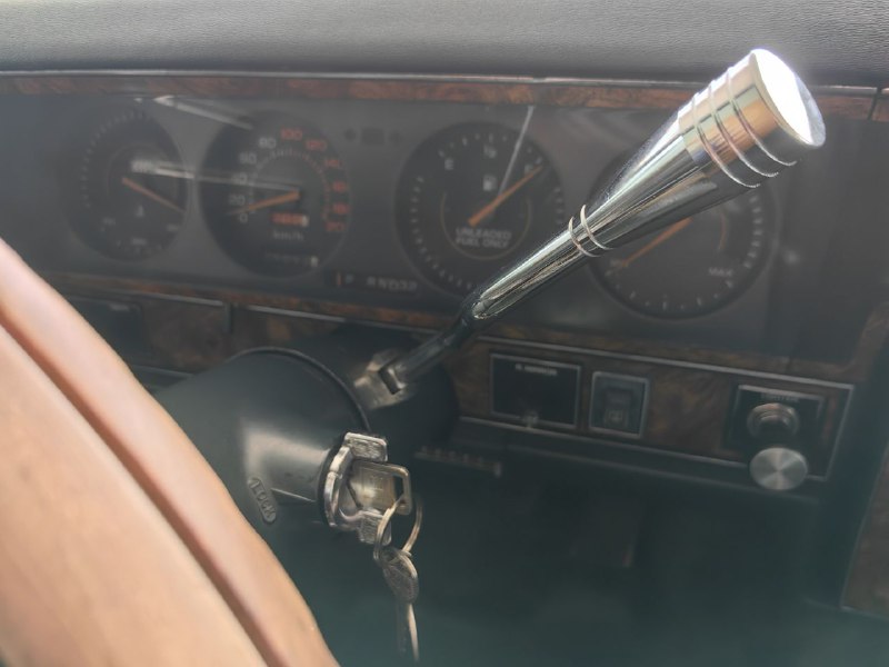 Модернизация Chevrolet Caprice 1981 года: хромовые акценты и стильный обновленный салон