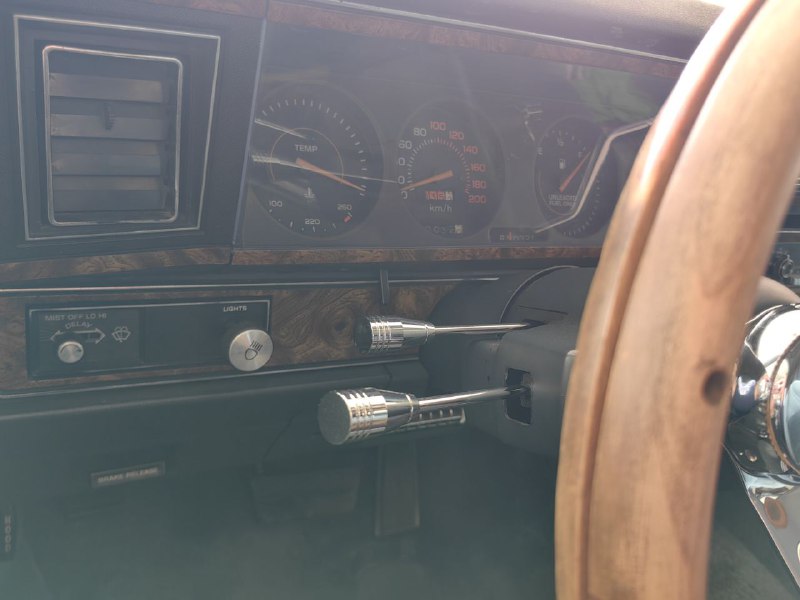 Модернизация Chevrolet Caprice 1981 года: хромовые акценты и стильный обновленный салон