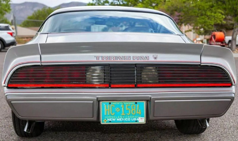 Редкая классика: Pontiac Firebird Trans Am 1980-х в отличном состоянии с минимальным пробегом