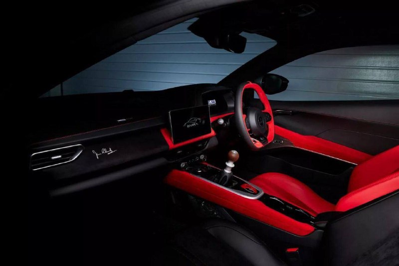 Lotus выпустила особую серию Emira в честь 60-летия победы Джима Кларка