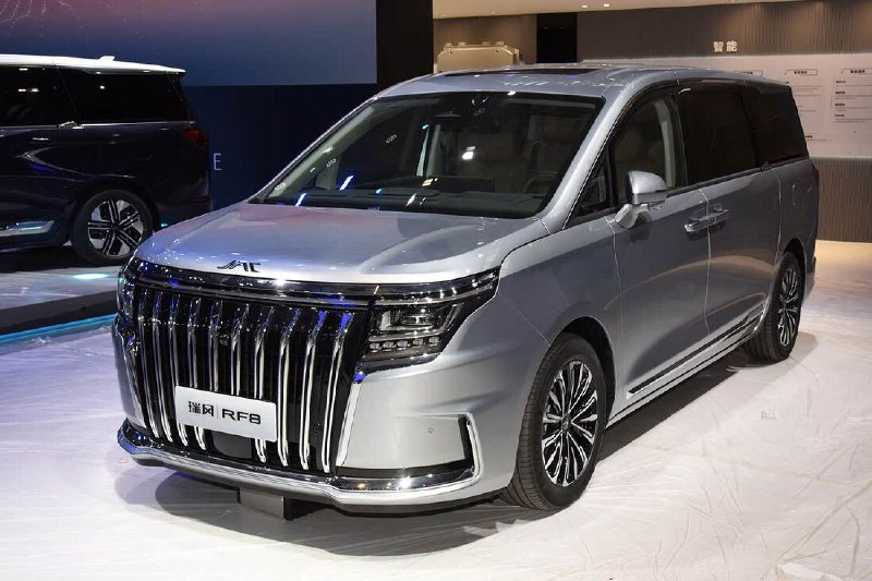 Компания JAC Motors представила новый представительский минивэн Refine RF8 для российского рынка