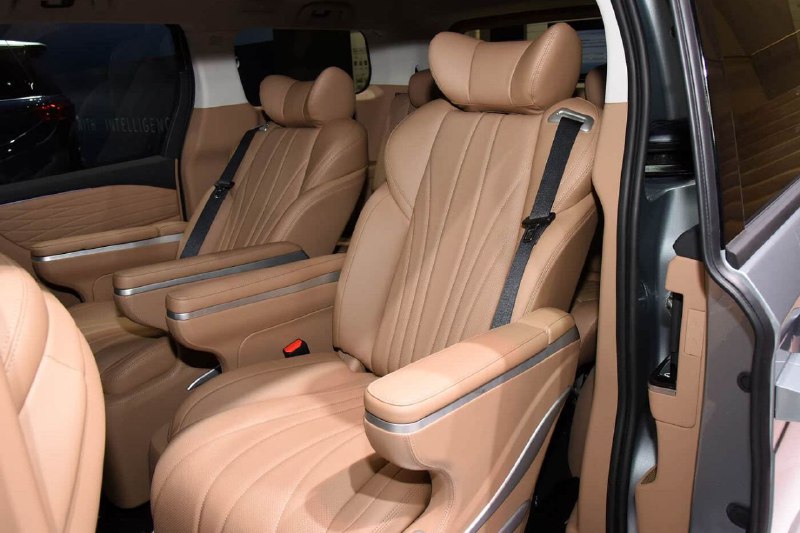 Компания JAC Motors представила новый представительский минивэн Refine RF8 для российского рынка