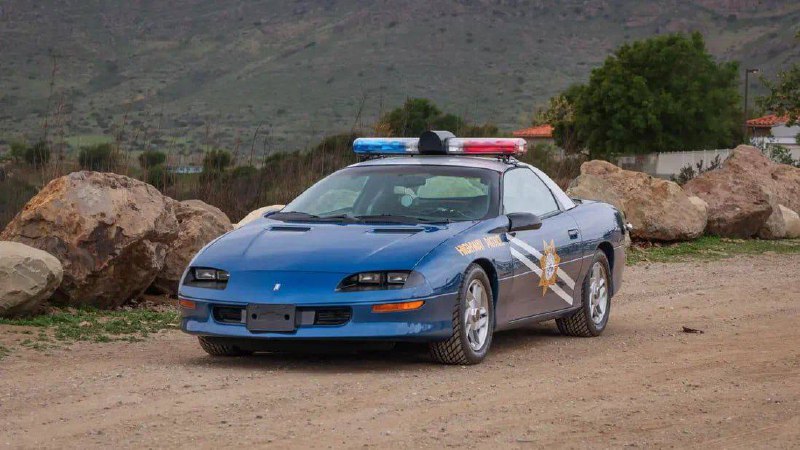 На аукционе продают полицейский Chevrolet Camaro 1995 года с полным оснащением