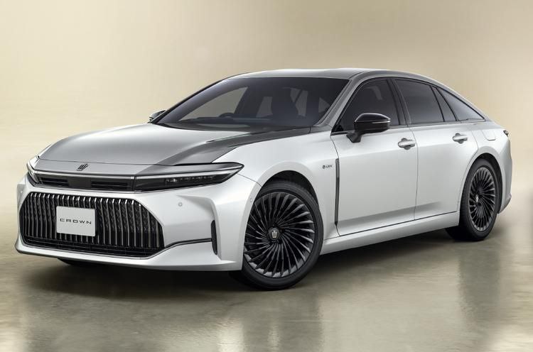 Люксовая версия седана Toyota Crown достигла уровня Maybach с уникальной двухцветной окраской