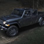 В США вышла специальная версия пикапа Jeep Gladiator Dark Sky