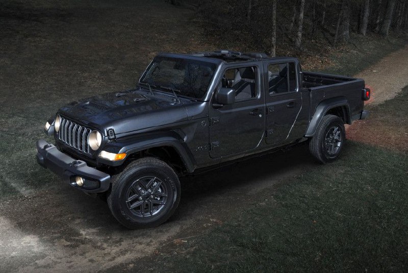 В США вышла специальная версия пикапа Jeep Gladiator Dark Sky