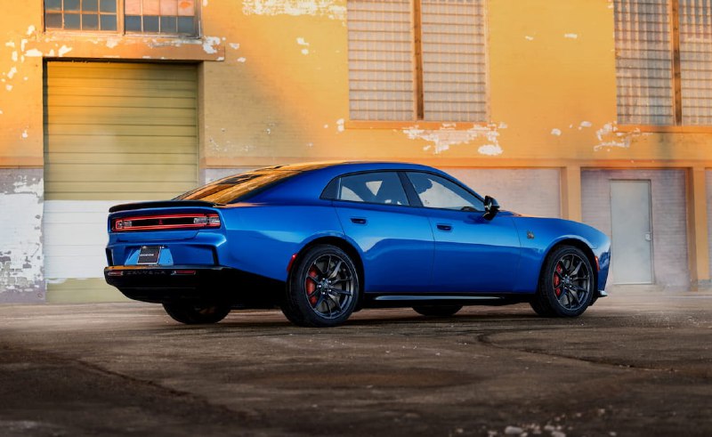 Новый электромобиль Dodge Charger Daytona: лифтбек с высокой производительностью