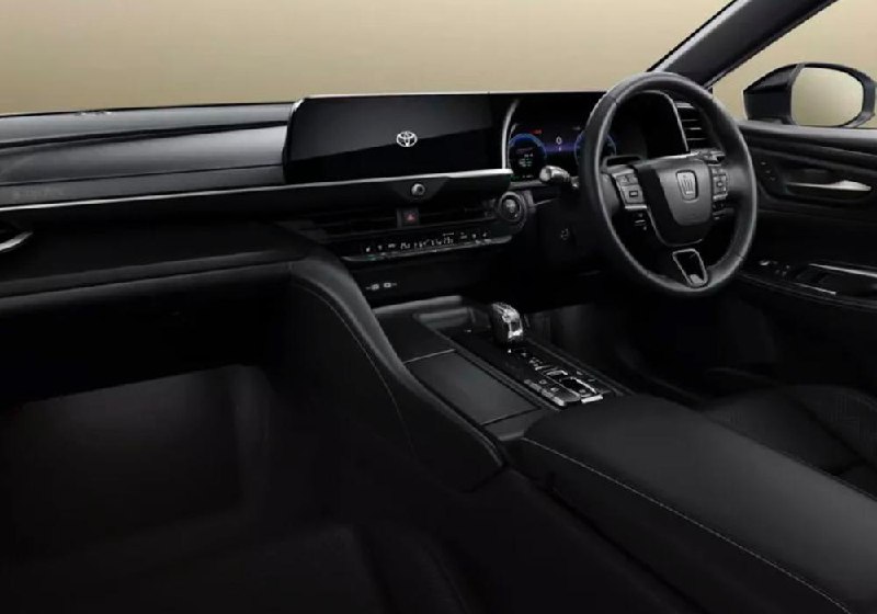 Toyota представила специальные версии седана Crown в честь юбилея модели