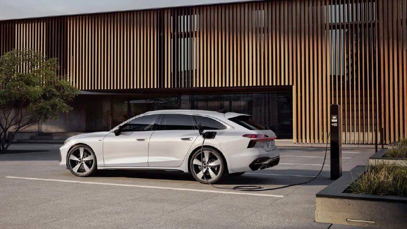 Обновленный Audi A6 получил подзаряжаемый гибридный привод