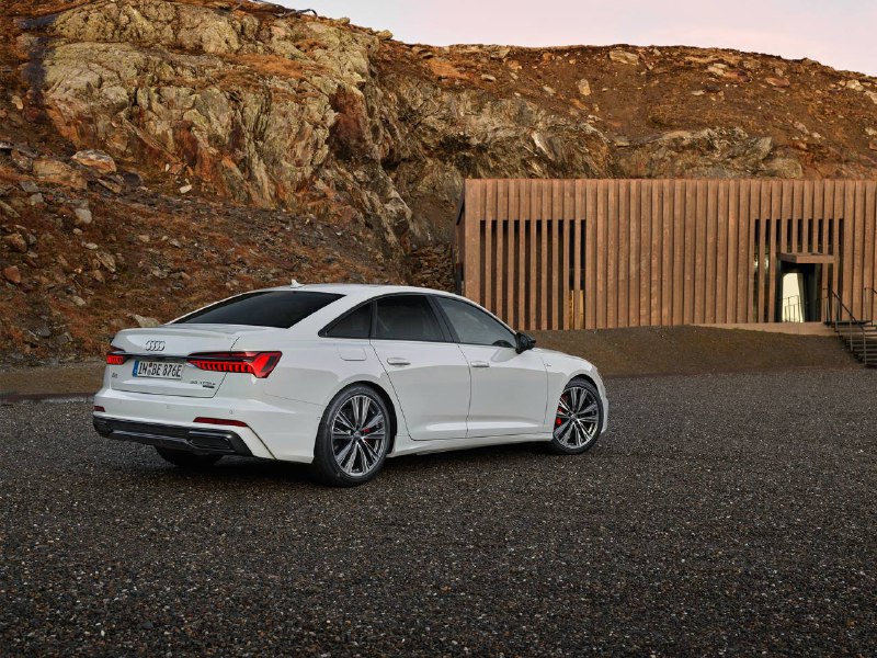 Обновленный Audi A6 получил подзаряжаемый гибридный привод