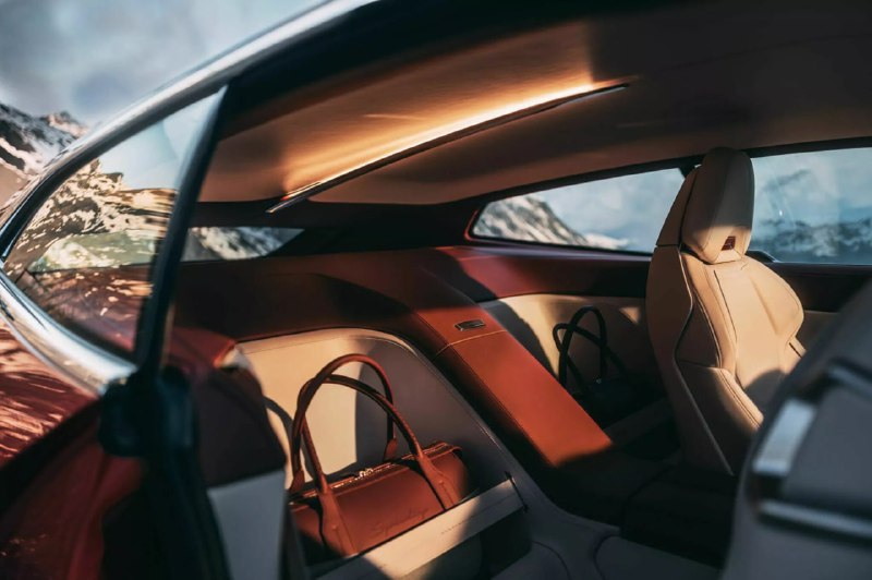 BMW презентовала редкий спортивный шутинг-брейк Speedtop на выставке в Италии