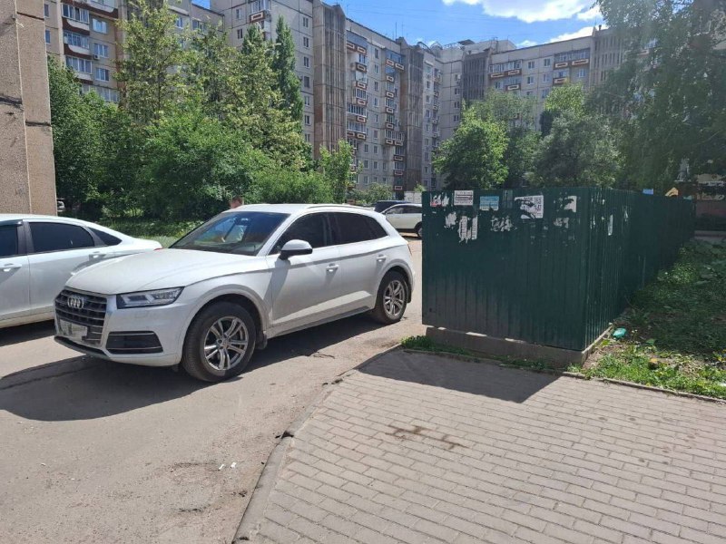 Трагедия во дворе: почему возникает вопрос о вине в аварии с ребёнком