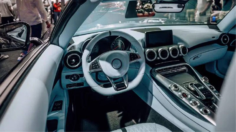 Современный reinterpretation классического Mercedes-Benz 300 SL в новом родстере