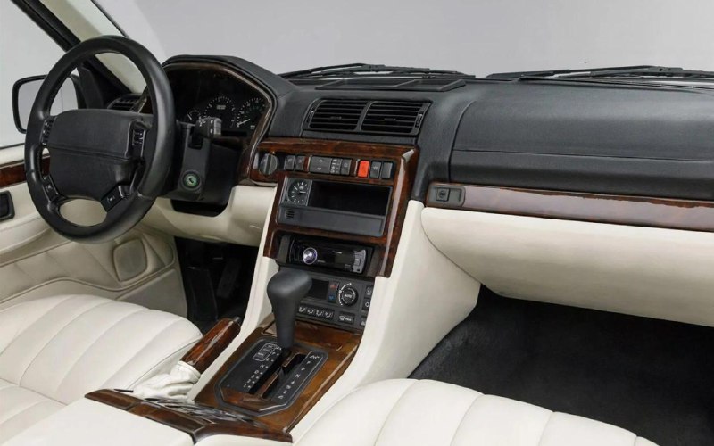 На аукцион выставлен уникальный кабриолет на базе Range Rover 1995 года