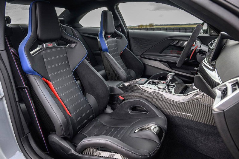 Официальная презентация нового BMW M2 CS 2025: последние заднеприводные «эмоции» с мощным двигателем