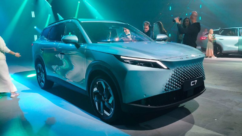 В России начались продажи нового китайского кроссовера Omoda C7