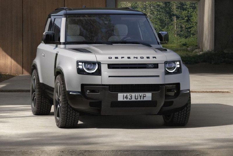 Обновленный Land Rover Defender: легкие доработки и новые визуальные акценты