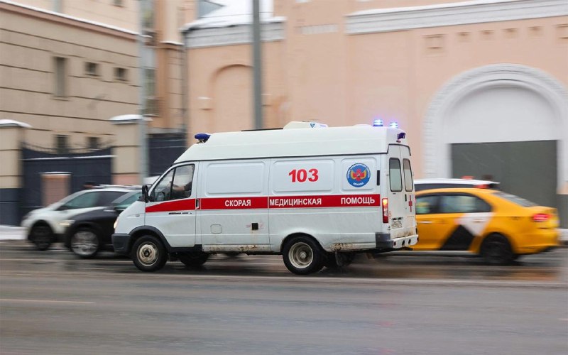 Минтранс уточнил порядок действий водителей при встрече с машинами с мигалками