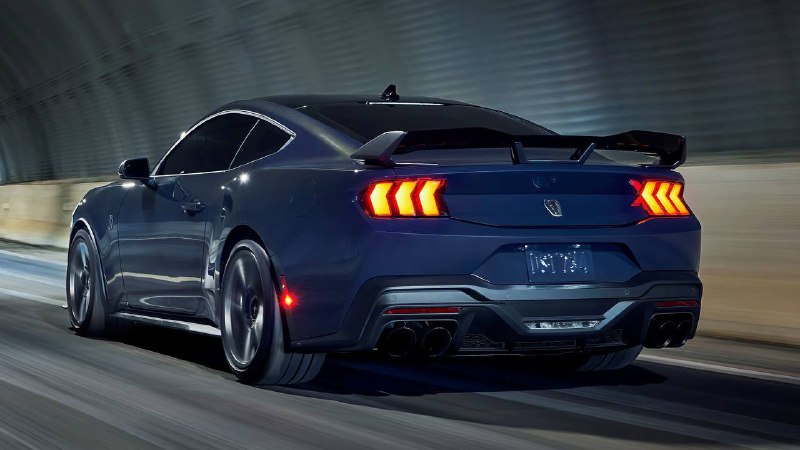 В Россию поступила лимитированная версия Ford Mustang Dark Horse с мощным двигателем