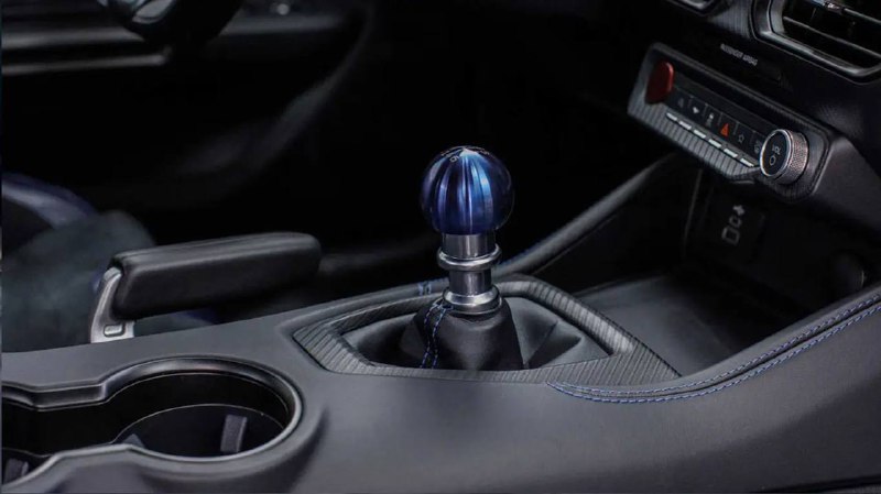 В Россию поступила лимитированная версия Ford Mustang Dark Horse с мощным двигателем