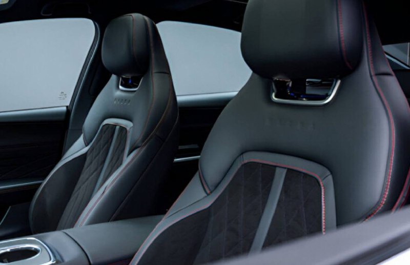 Mazda представляет спортивную версию EZ-6 Sports Edition с гибридной и электрической установками