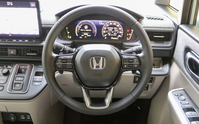 Новые комплектации Honda Stepwgn: премиум-версии и обновленный дизайн