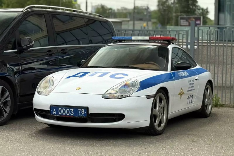 Полицейский Porsche 911 возвращается в городские улицы для патрулирования на ПМЭФ