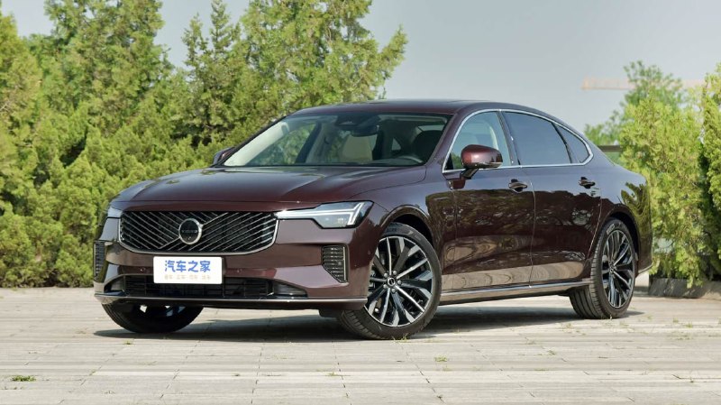 Обновленный седан Volvo S90 представлен исключительно в гибридных версиях