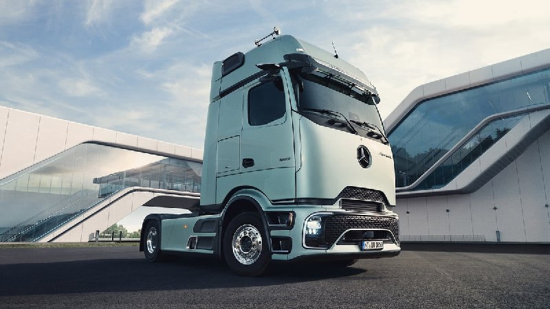 В Россию привезли новый Mercedes-Benz Actros L с удорожанием и расширенными возможностями