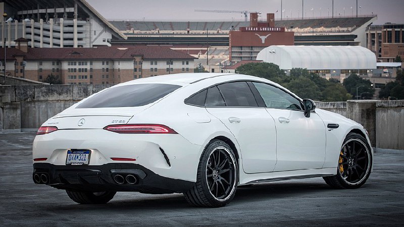 Первый электроседан от подразделения AMG: дебют будущей модели