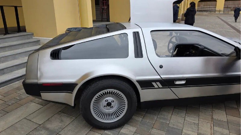 В России выставлен на продажу культовый DeLorean из «Назад в будущее» за рекордную сумму