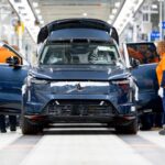 Volvo временно прекращает производство электрокроссовера EX90 из-за нехватки компонентов