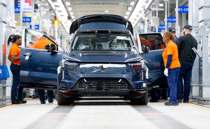 Volvo временно прекращает производство электрокроссовера EX90 из-за нехватки компонентов