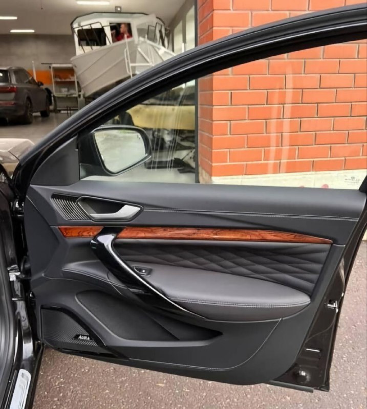 Самарское автоателье разработало уникальный дизайн интерьера новой LADA Aura