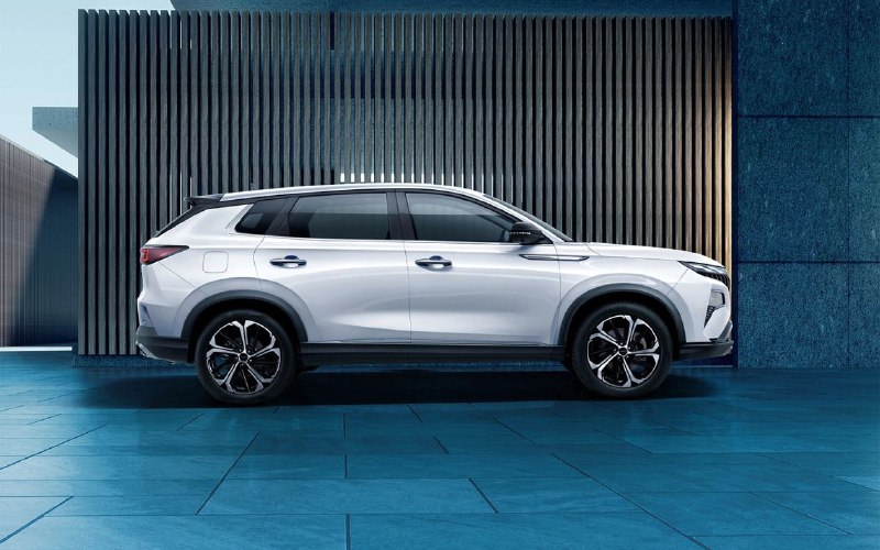 Новый кроссовер Huge от Dongfeng представлен в России