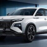 Новинка на российском рынке: кроссовер Dongfeng Huge на платформе Stellantis