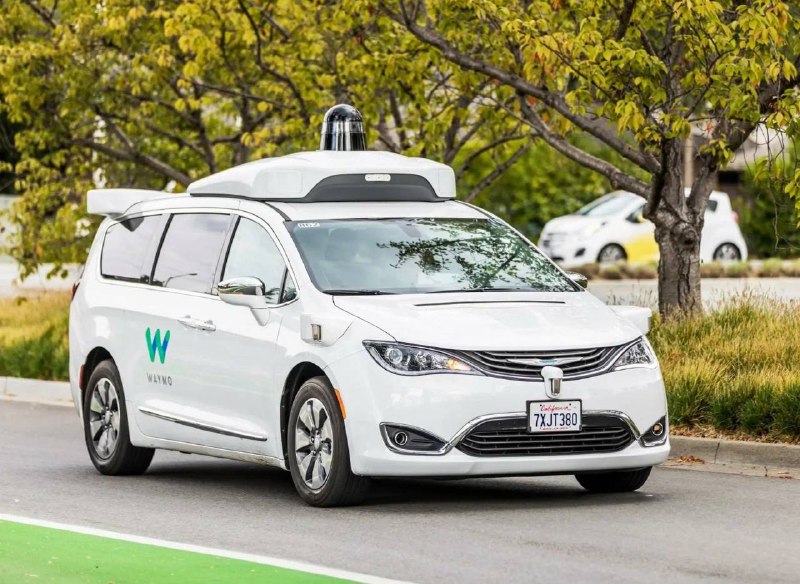 Waymo увеличивает количество поездок и планирует расширение инфраструктуры