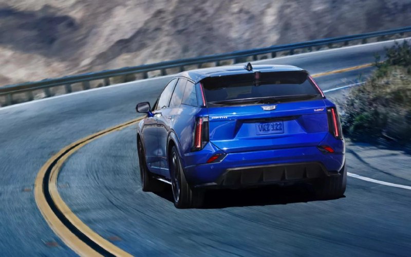 Представлен мощный электрокроссовер Cadillac Optiq-V с зарядкой NACS