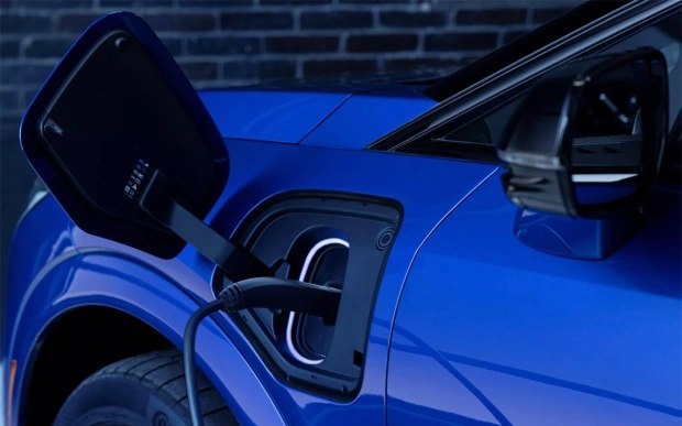 Представлен мощный электрокроссовер Cadillac Optiq-V с зарядкой NACS