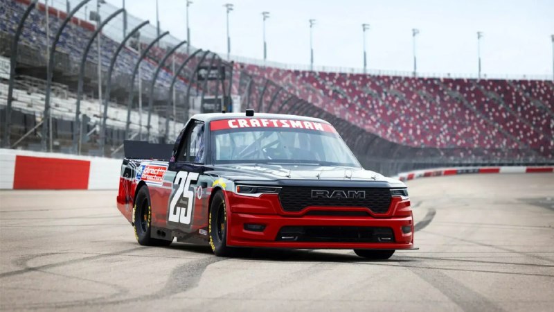 Марка Ram возвращается в NASCAR с новым гоночным пикапом