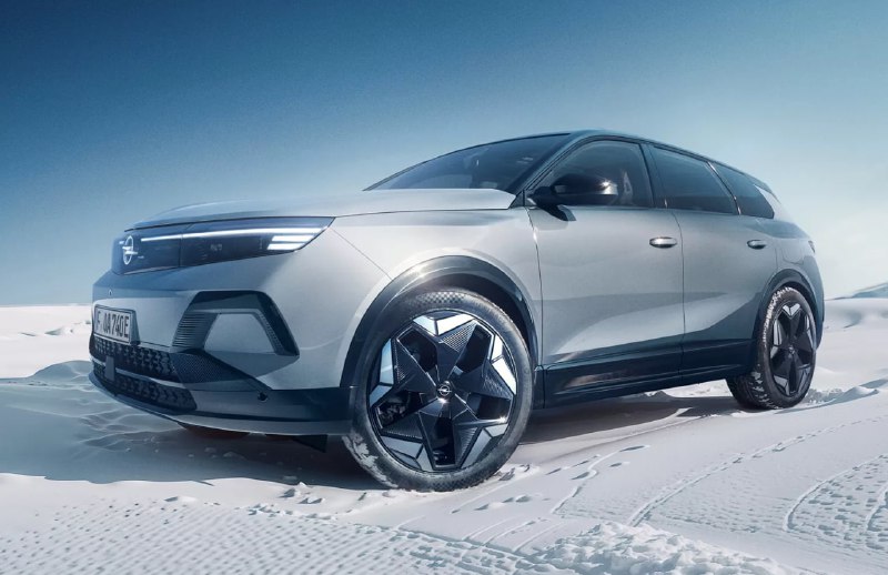 Обновлённый Opel Grandland получил полный привод и повысенную мощность