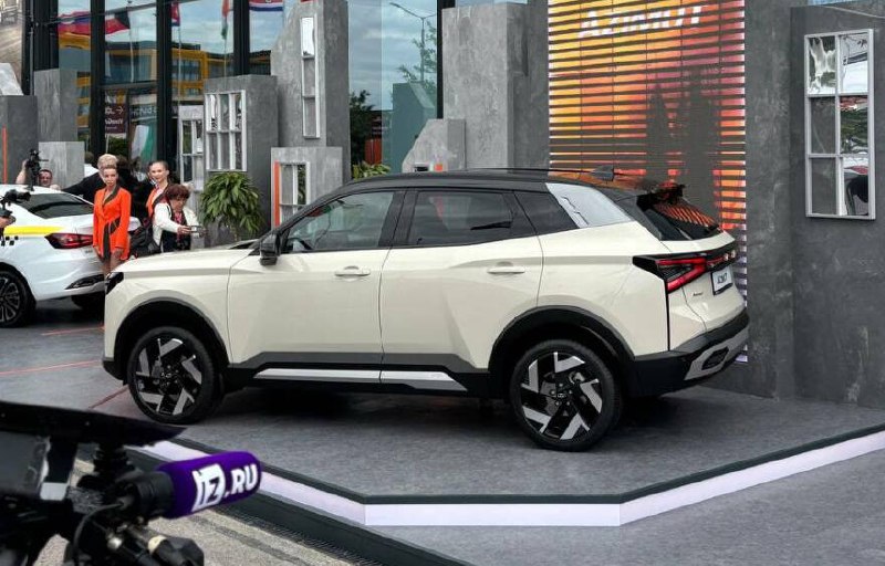 Компания АвтоВАЗ представила новый компактный кроссовер Lada Azimut Компания АвтоВАЗ представила новый компактный кроссовер Lada Azimut
