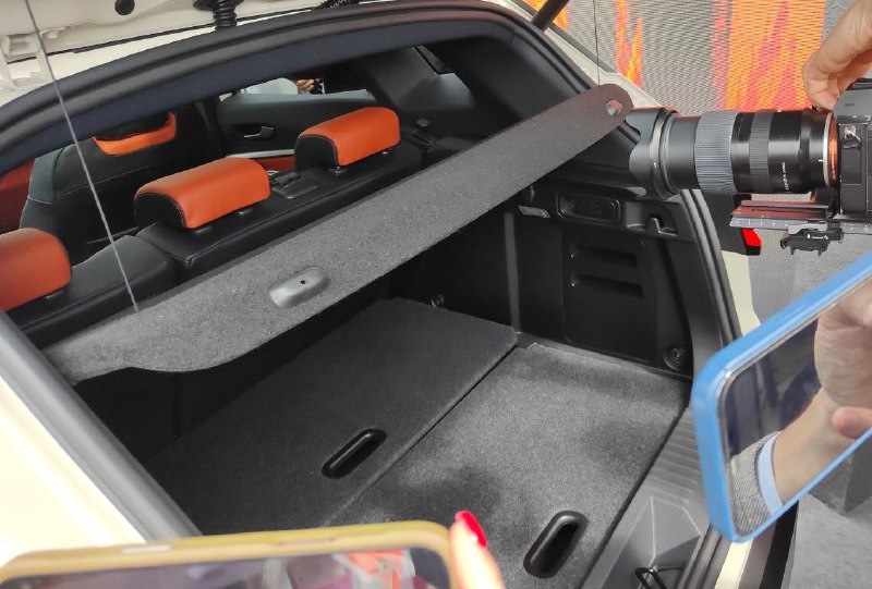 Компания АвтоВАЗ представила новый компактный кроссовер Lada Azimut Компания АвтоВАЗ представила новый компактный кроссовер Lada Azimut