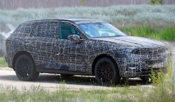 BMW планирует вернуться к концепции электромобилей с бензиновым удлинителем хода